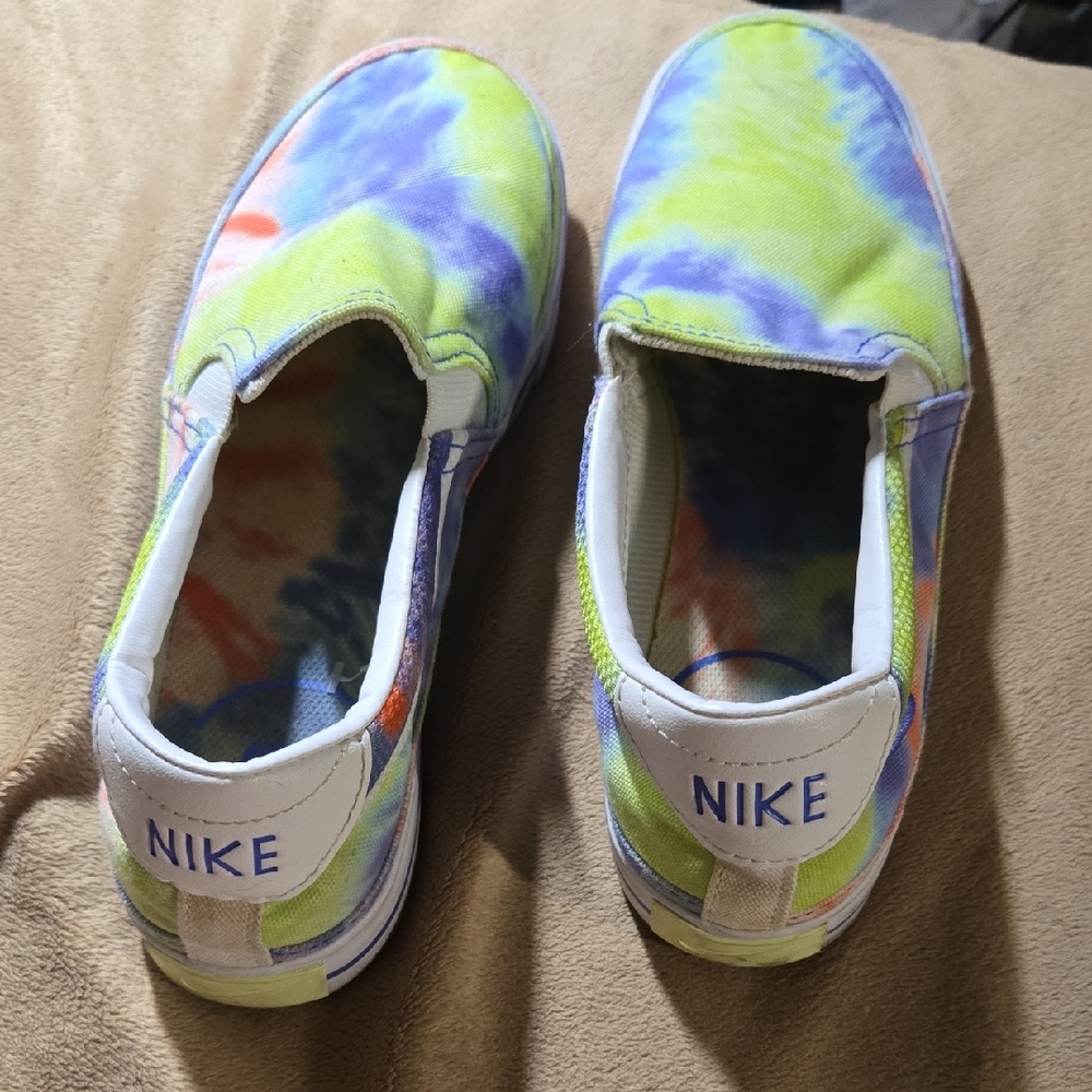 Nike Womens Multicolor Tie-Dye Slip-On Sneakers